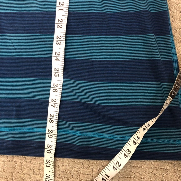 Men’s Lululemon V Neck Striped Tee - Picture 4 of 7